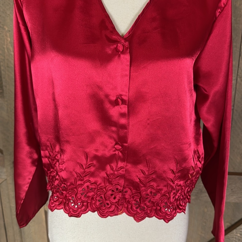 Vintage Victoria’s Secret red satin pajama top Size P / XS - Picture 6 of 13